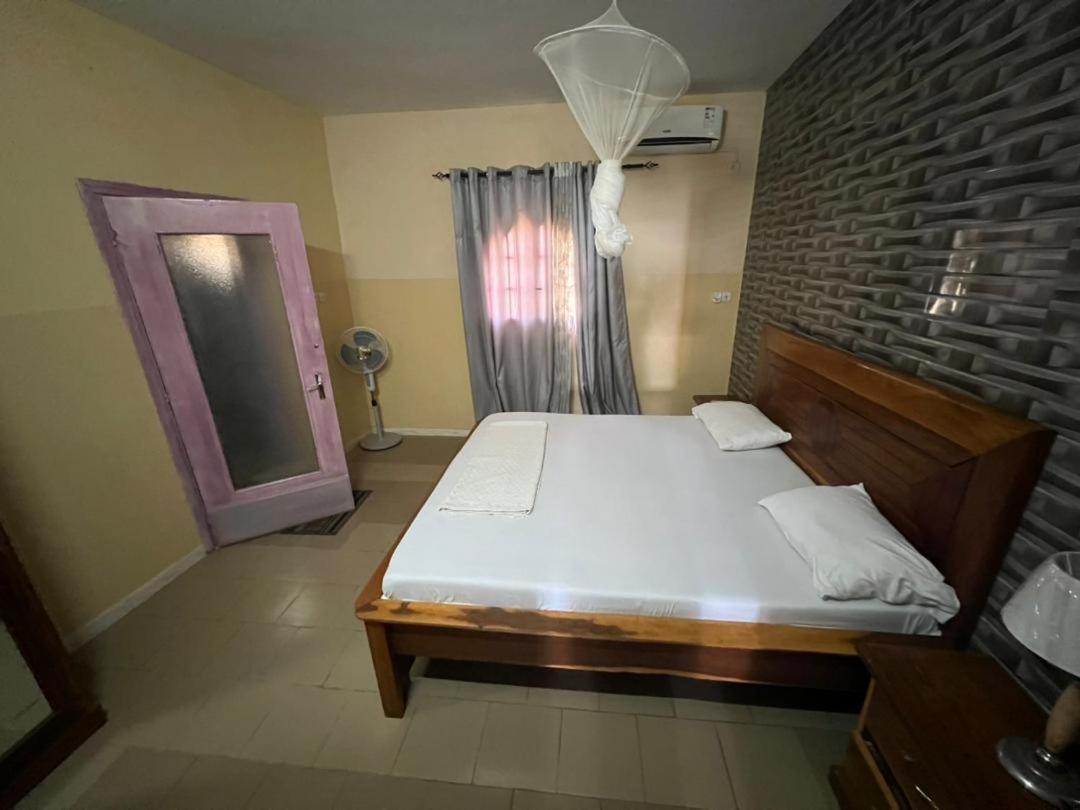 Chez Mimi Hotell Toubab Dialaw Exteriör bild