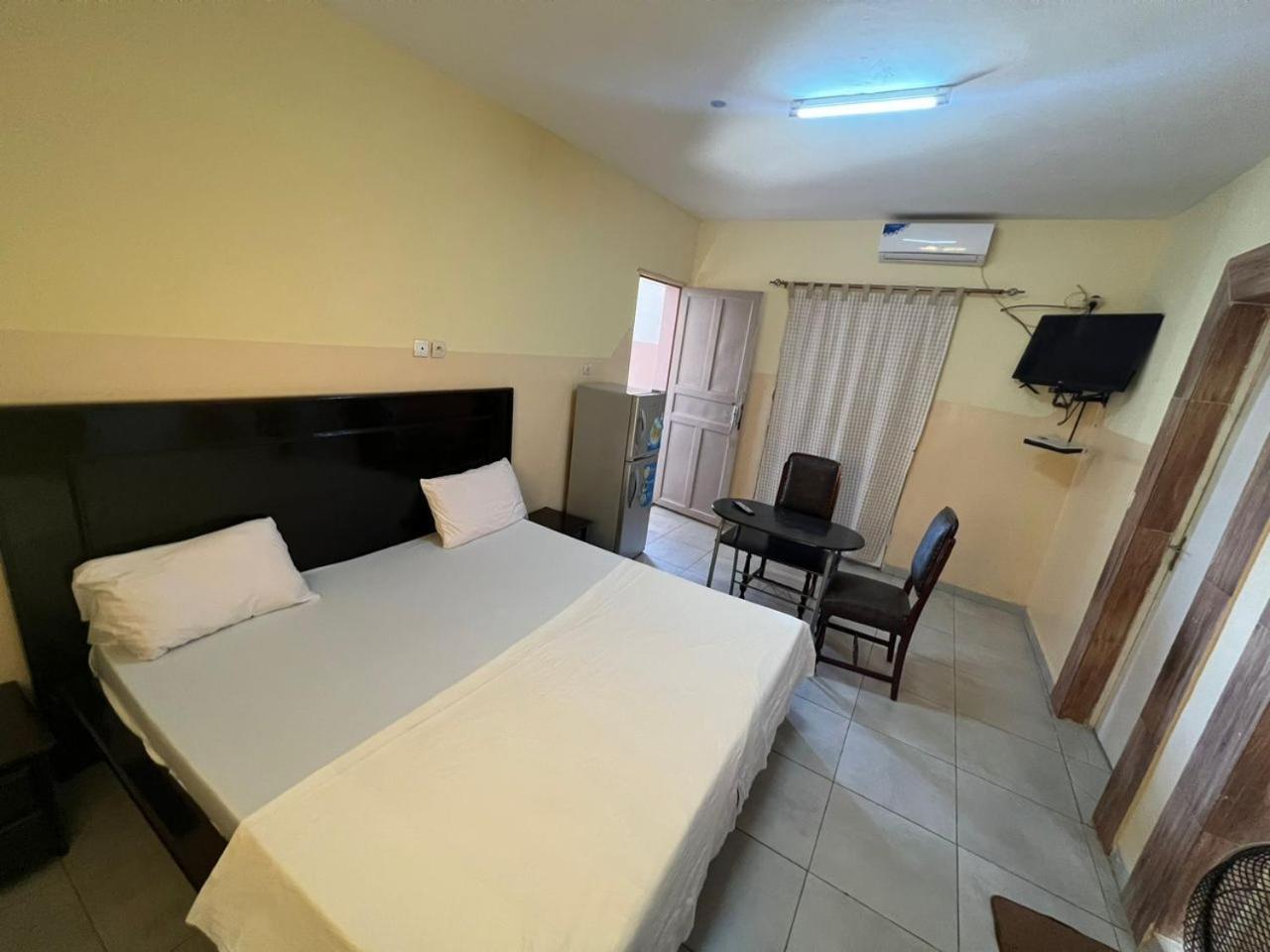 Chez Mimi Hotell Toubab Dialaw Exteriör bild