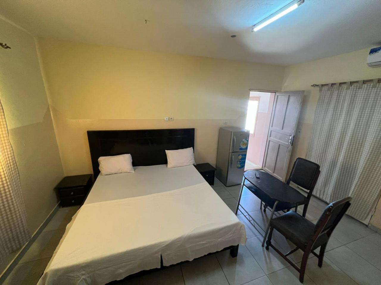Chez Mimi Hotell Toubab Dialaw Exteriör bild