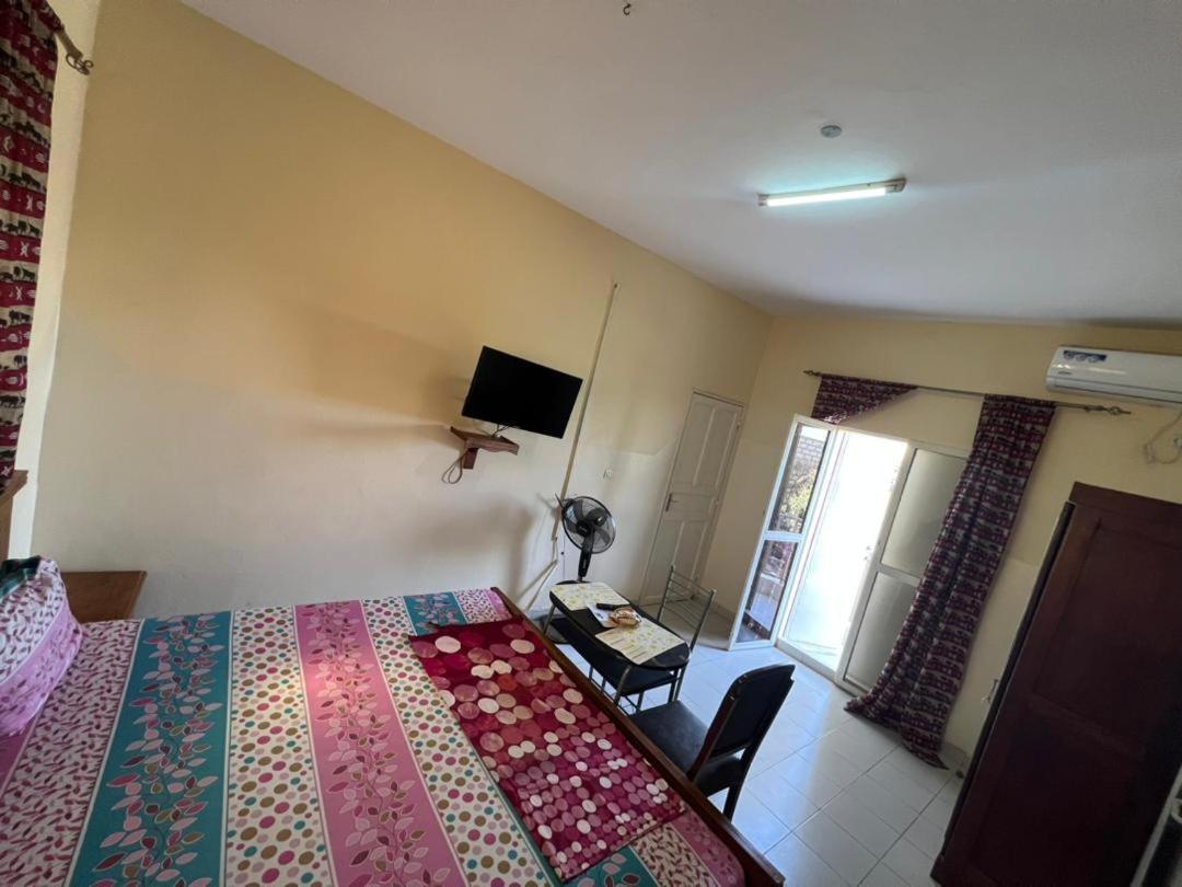 Chez Mimi Hotell Toubab Dialaw Exteriör bild